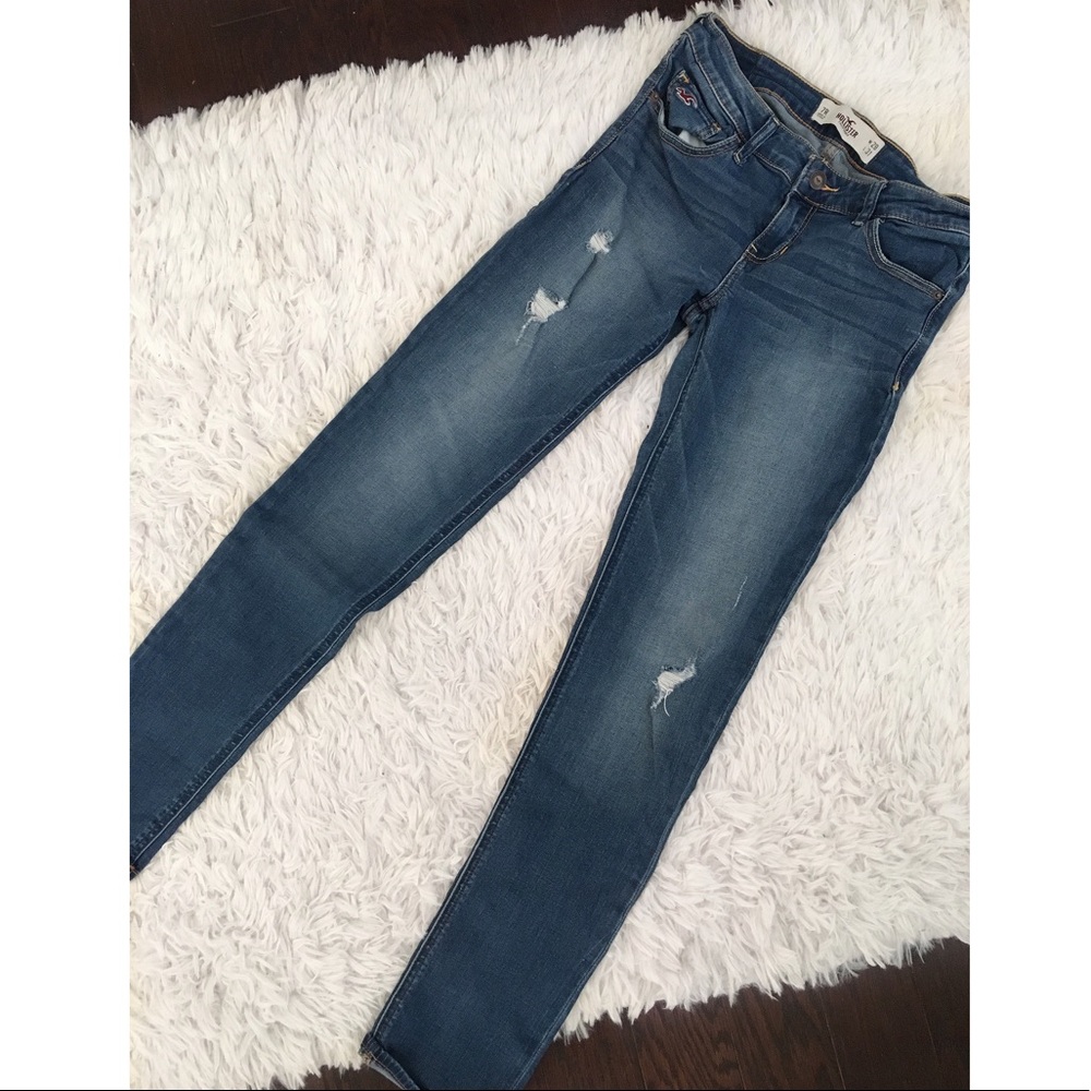 Hollister Co. Super Skinny ripped jeans